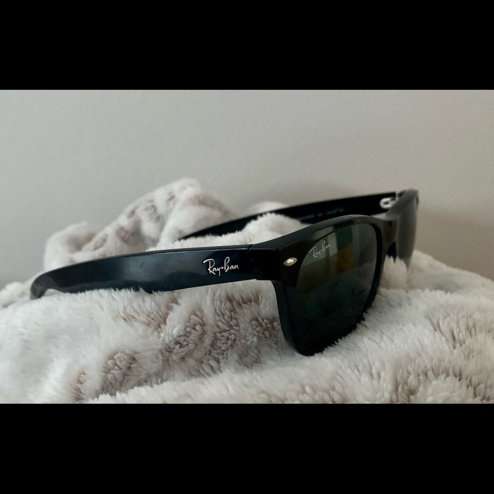 Black Ray-Ban New Wayfarer Classic